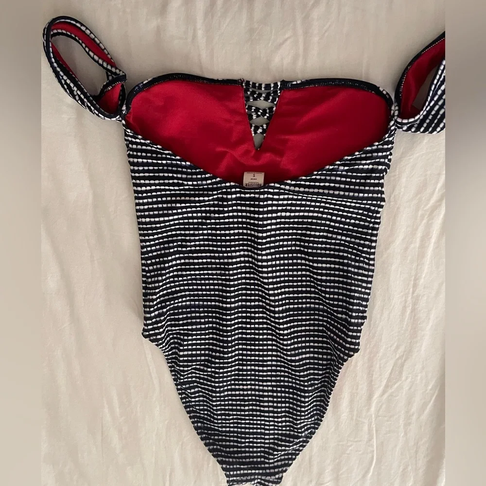 Hollister Swimsuit one piece for women - Picture 9 of 16